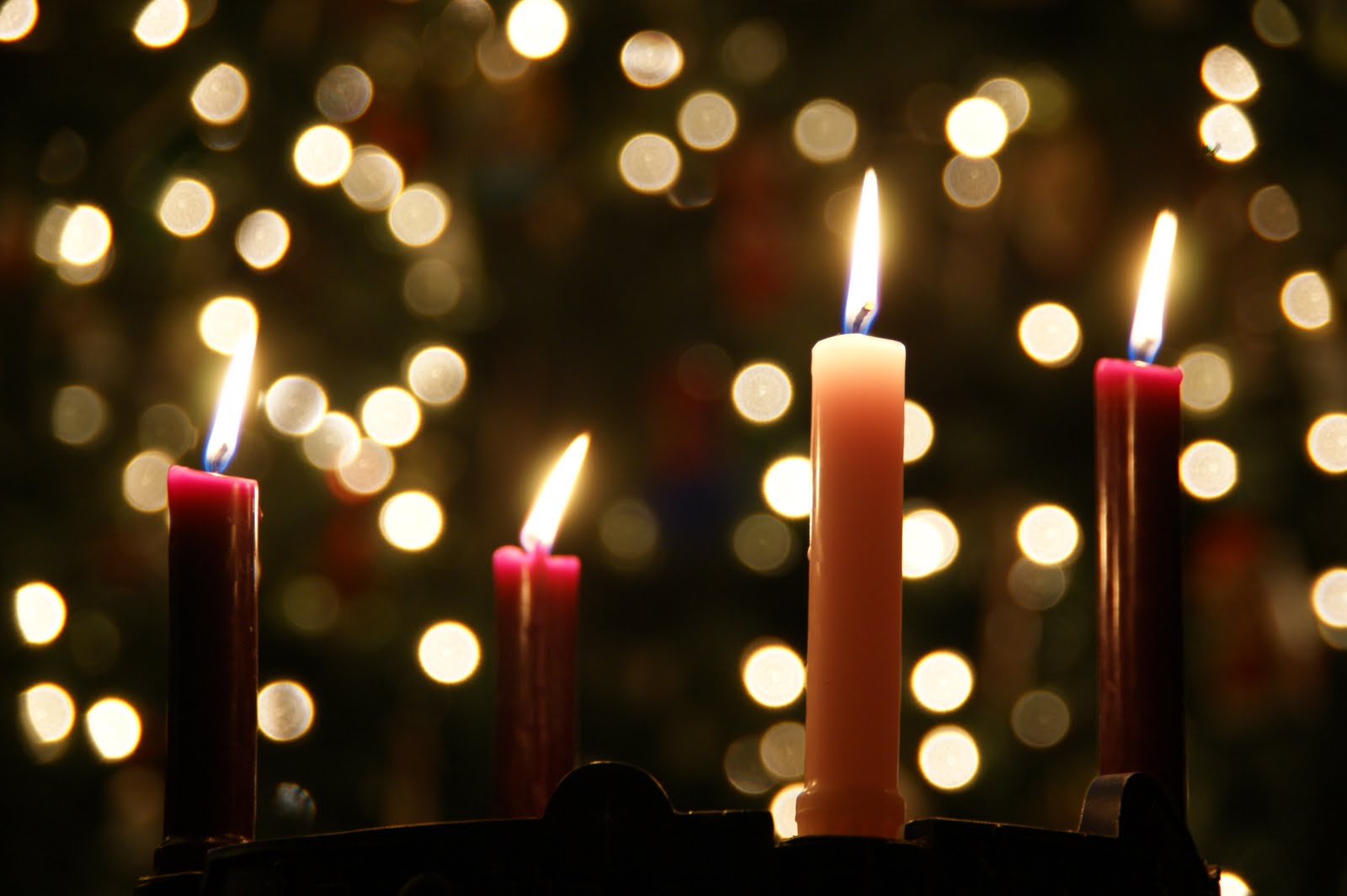 Popular among Western Christians, the advent wreath has 3 purple/red candles and 1 pink that are lit during the 4 weeks before Christmas.